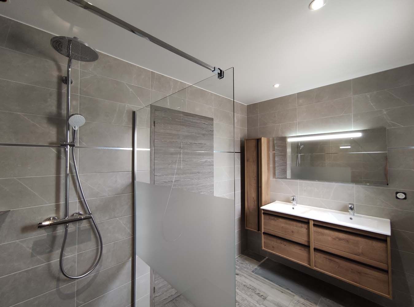 salle de bain douche italienne gris